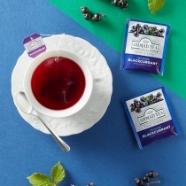 AUGĻU TĒJA AHMAD BLACKCURRANT, MAISIŅOS FOLIJA APLOKSNĒS (000109) J
