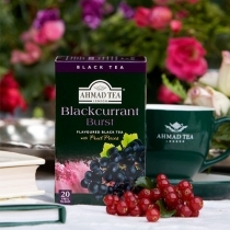 MELNĀ TĒJA AHMAD BLACKCURRANT BURST, MAISIŅOS FOLIJA APLOKSNĒS (007108) J